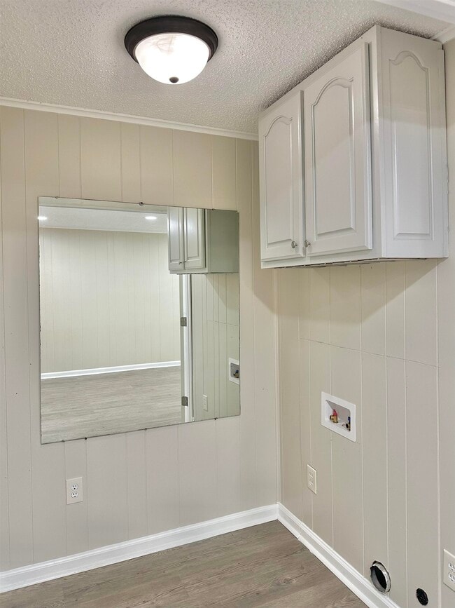 Building Photo - 141 N White Station Rd