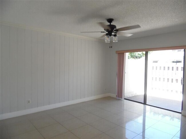 Building Photo - 4013 SW 68th Ln