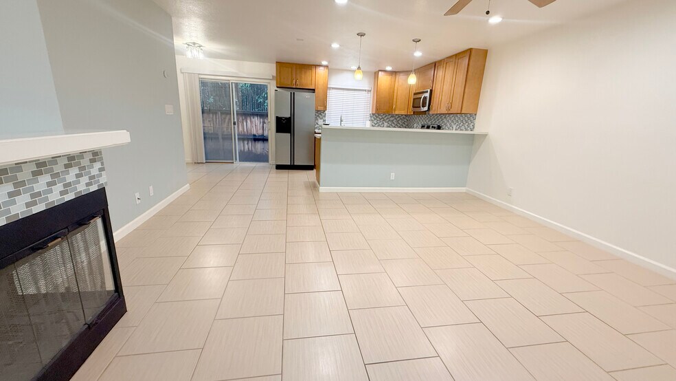 Building Photo - 1013 Woodside Rd