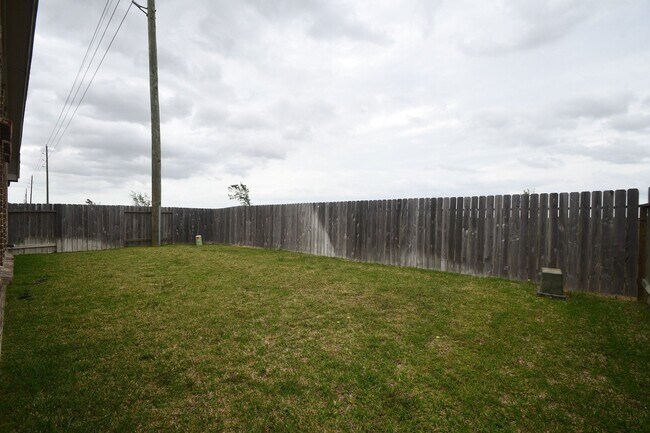 Building Photo - 6142 Thief River Fls Dr