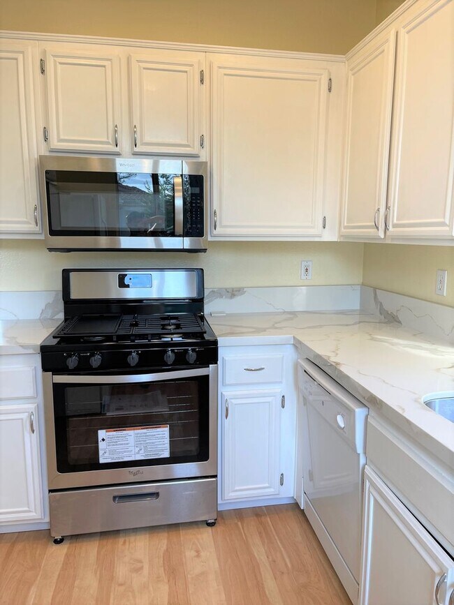 Building Photo - Beautiful Rancho San Diego Condo!