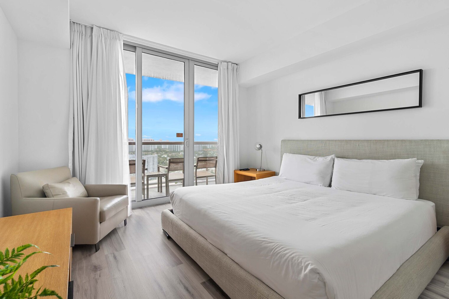 Building Photo - 2602 E Hallandale Beach Blvd