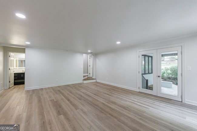 Building Photo - 459 Atlanta Country Club Dr