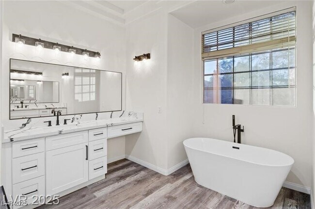 Building Photo - 4630 Laguna Vista St