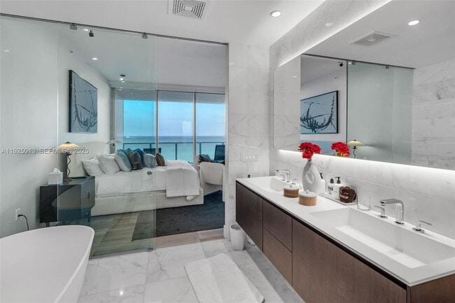 Building Photo - 6901 Collins Ave