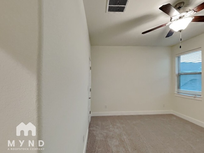 Building Photo - 407 Parkline Dr
