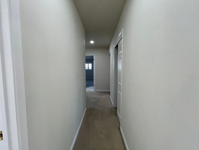 Building Photo - Updated Single Story Home located in Conve...