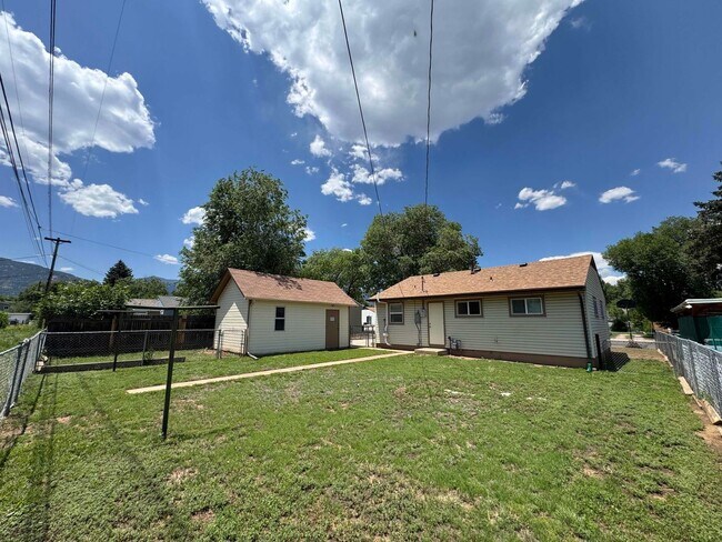 Building Photo - 1205 Aspen Ave