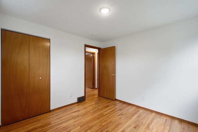 Building Photo - AVAILABLE SEPT 1ST!! BEAUTIFUL 3 BEDROOM I...