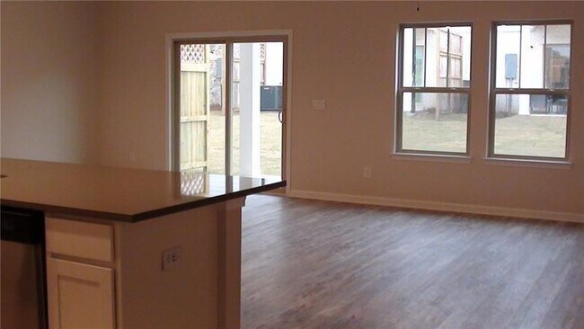 Building Photo - 1174 Lake Dr SW