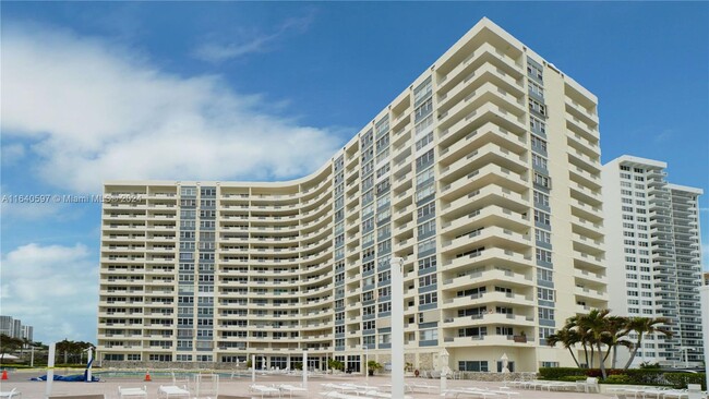 Building Photo - 3180 S Ocean Dr