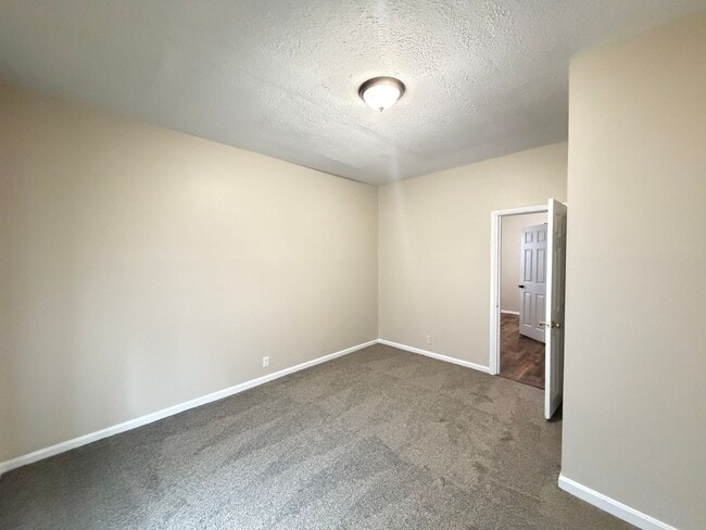 Building Photo - 1411 Sale Ave