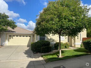 Building Photo - Bentley Square - Gated 3 Bdrm+office