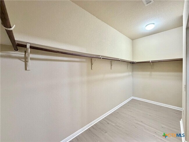 Building Photo - 1416 Fort Dessau Rd