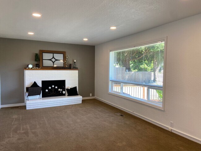 Building Photo - 355irv