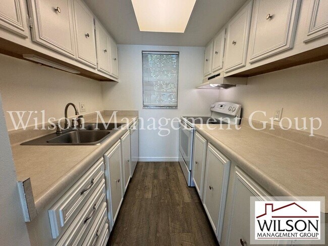 Building Photo - 523 S Summerlin Ave