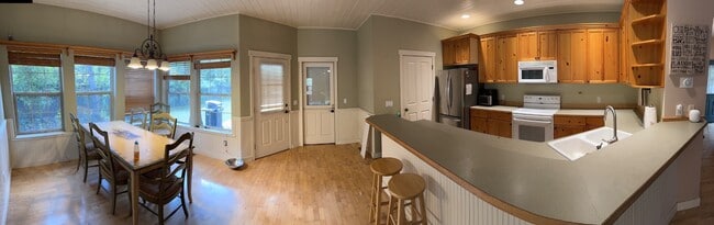 Building Photo - 1885 Lacy Ln