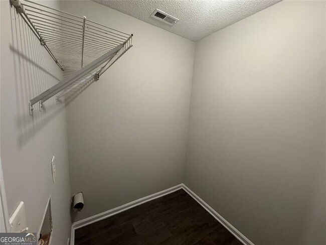 Building Photo - 4044 Robin Cir