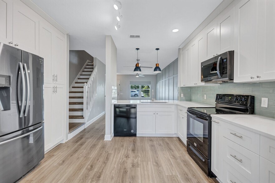 Building Photo - 12450 Berkeley Square Dr
