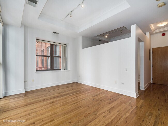 Building Photo - 212 W Washington St