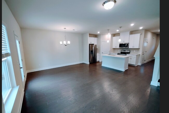 Building Photo - 1729 Tahoma Dr