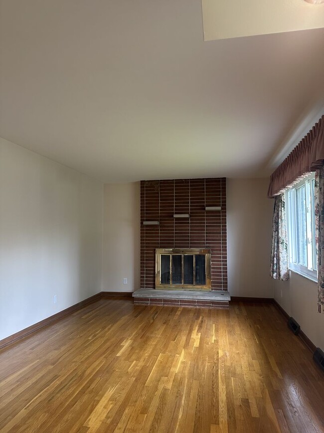 Building Photo - 3 Bed 2 Bath Home for Rent!