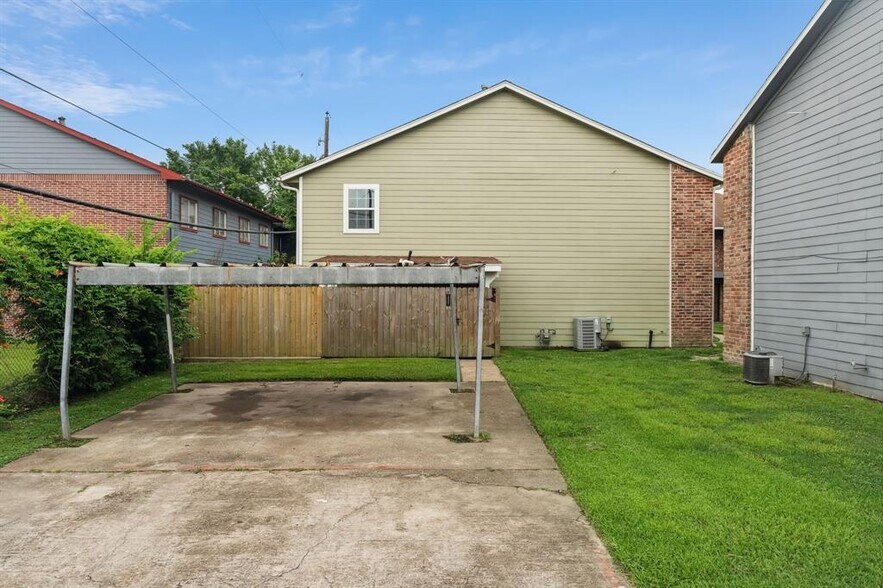 Building Photo - 12321 Ormandy St