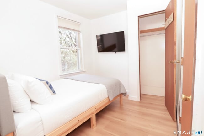 Building Photo - 117 Lamberton St