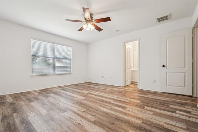 Building Photo - 209 Cottontail Dr