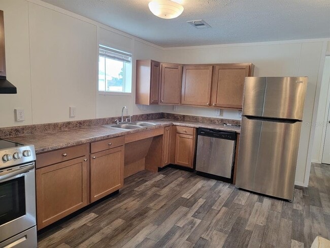 Building Photo - 5700 Holiday Park Blvd