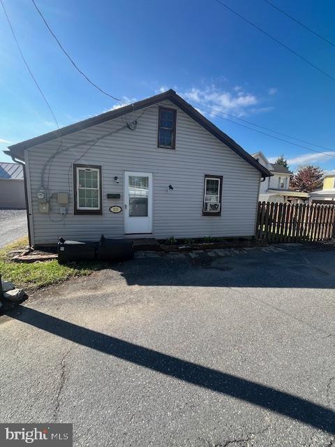 Building Photo - 215 N Railroad Ave