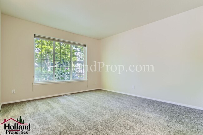 Building Photo - 1094 SE Alika Ave