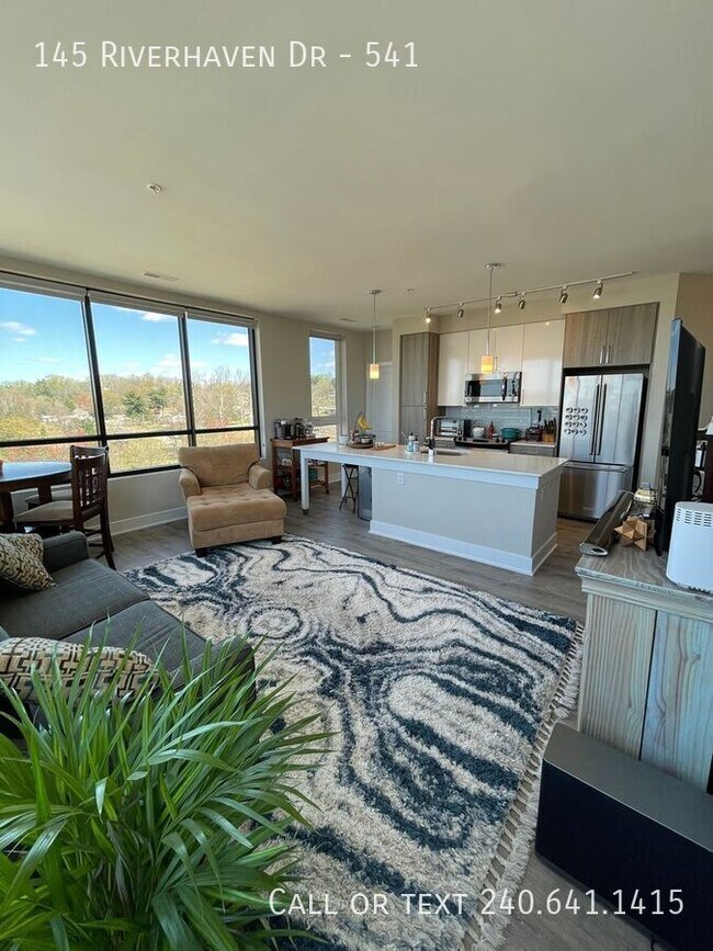 Building Photo - 145 Riverhaven Dr