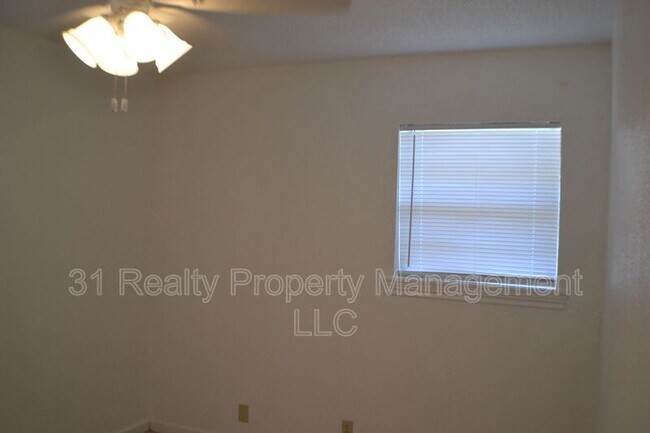 Building Photo - 704 Frisco Rd