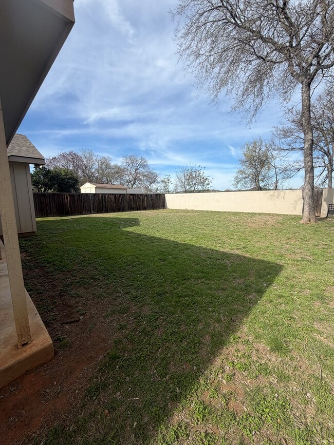 Building Photo - 2408 Birkdale Ln