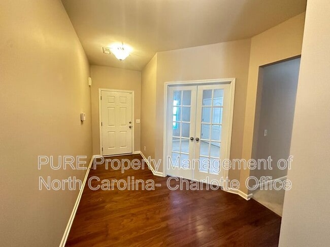 Building Photo - 3520 Larkhaven Ave SW