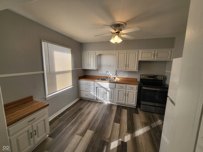 Building Photo - 3151 W 18th St