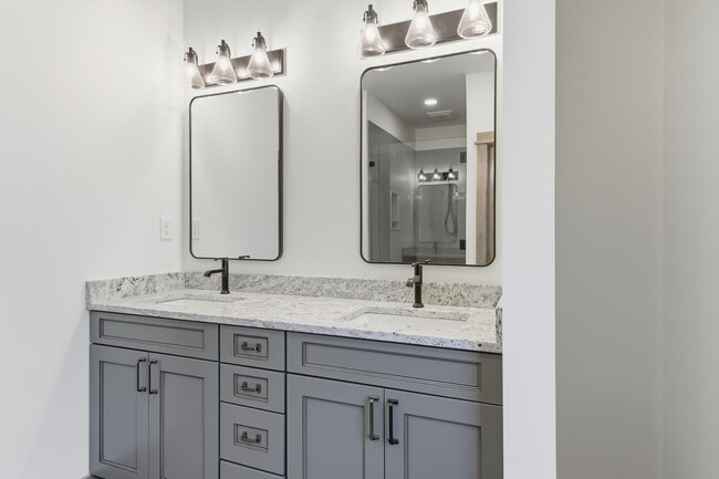 Building Photo - 106 Fairway Cir