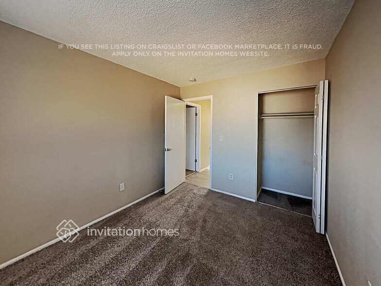 Building Photo - 18821 E Oregon Dr