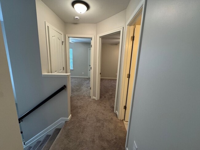 Building Photo - Move-in Ready! **Move-in Special** $250 of...