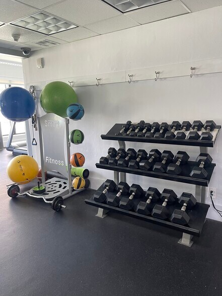 Building Photo - 126 SE 15th Rd