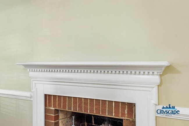 Building Photo - WONDERFUL WOODLAKE HOME WITH 1ST FLOOR BED...