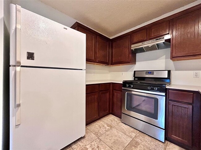 Building Photo - 12904 Lazyfield Trail