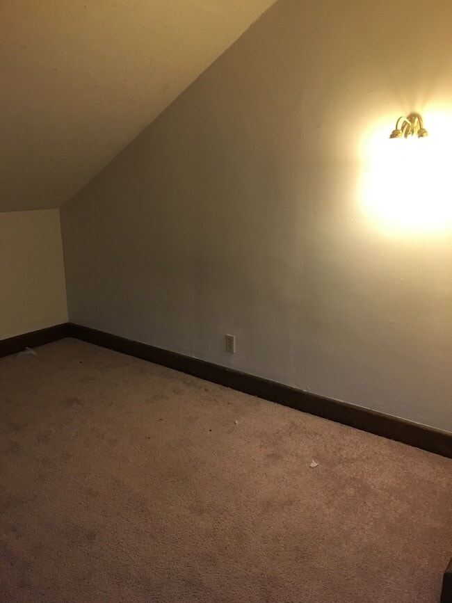 Building Photo - One Bedroom East End Apartment within walking distance to the Capital