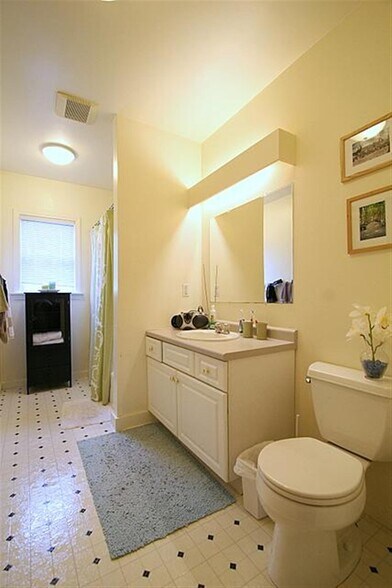 Building Photo - 11 Kent Ct