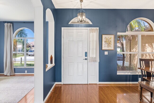 Building Photo - 545 Tuscanny St