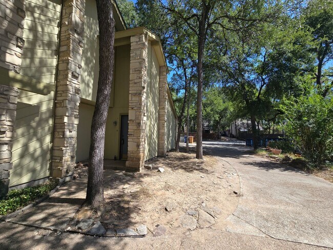 Building Photo - 1713 Cinnamon Path