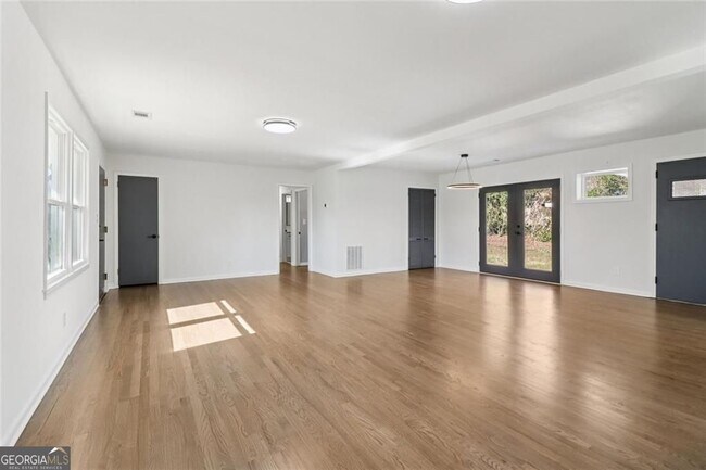 Building Photo - 2219 Lisa Dr SE