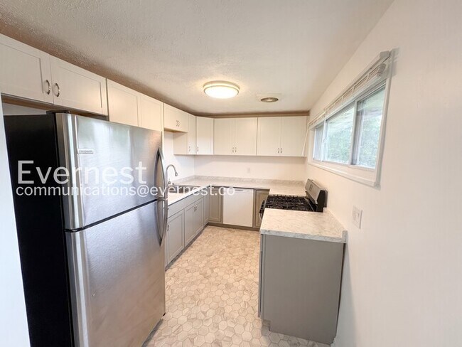 Building Photo - 638 Garden City Dr