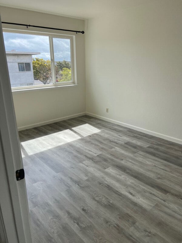 Building Photo - 490 Talbert St